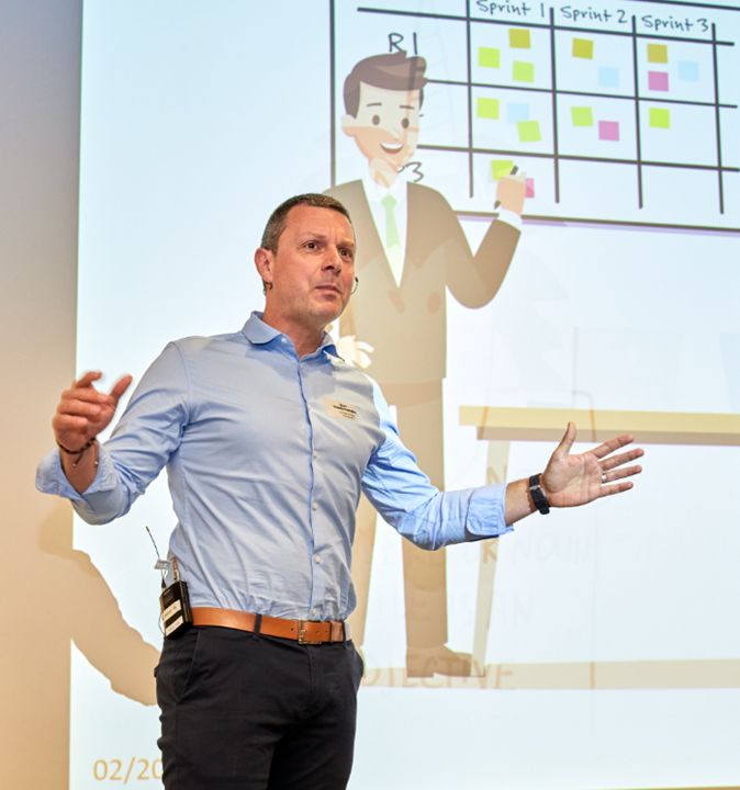 Kurt presenting a practical project-management coaching session